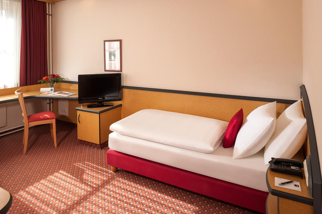 Dorint Airport-Hotel Berlin-Tegel Zimmer foto